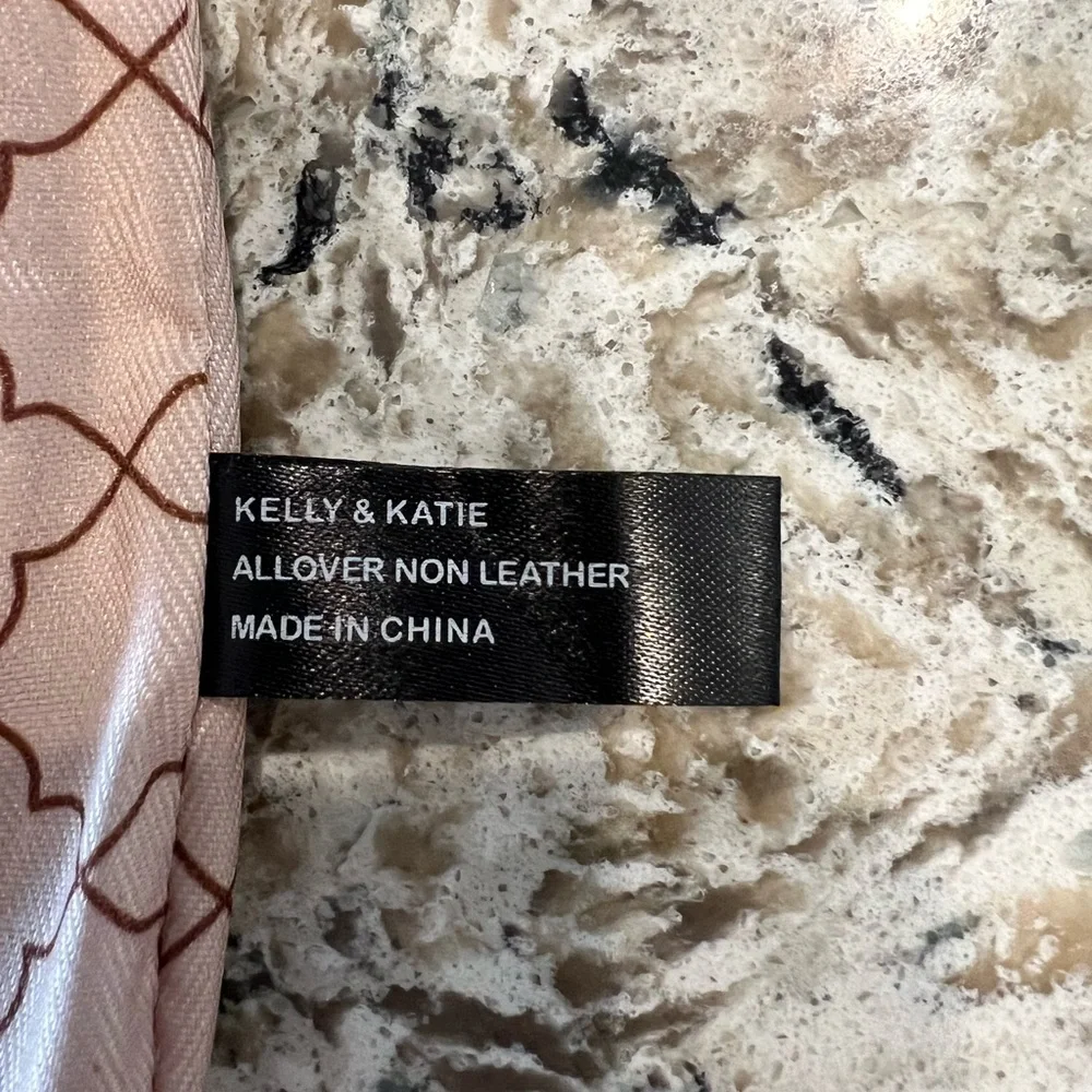 NWOT Kelly & Katie Faux Leather Chain Clutch/Wristlet - Picture 6 of 16